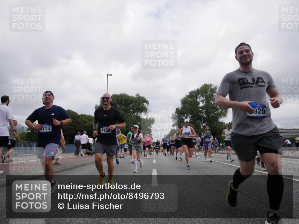 29.06.2025 - hella hamburg halbmarathon Luisa Fischer http://msf.ph/oto/8496793 29.06.2025 10:55:31 Kennedybrücke 4713, 4156, 6961, 529, 6885, 320, 1978, 4087, 4273, 5291, 6406, 6885, 6961, 7691, 8196, 8672, 9068, 9070, 9220, 9594, 9673, 9730, 10342, 10496 meine-sportfotos.de