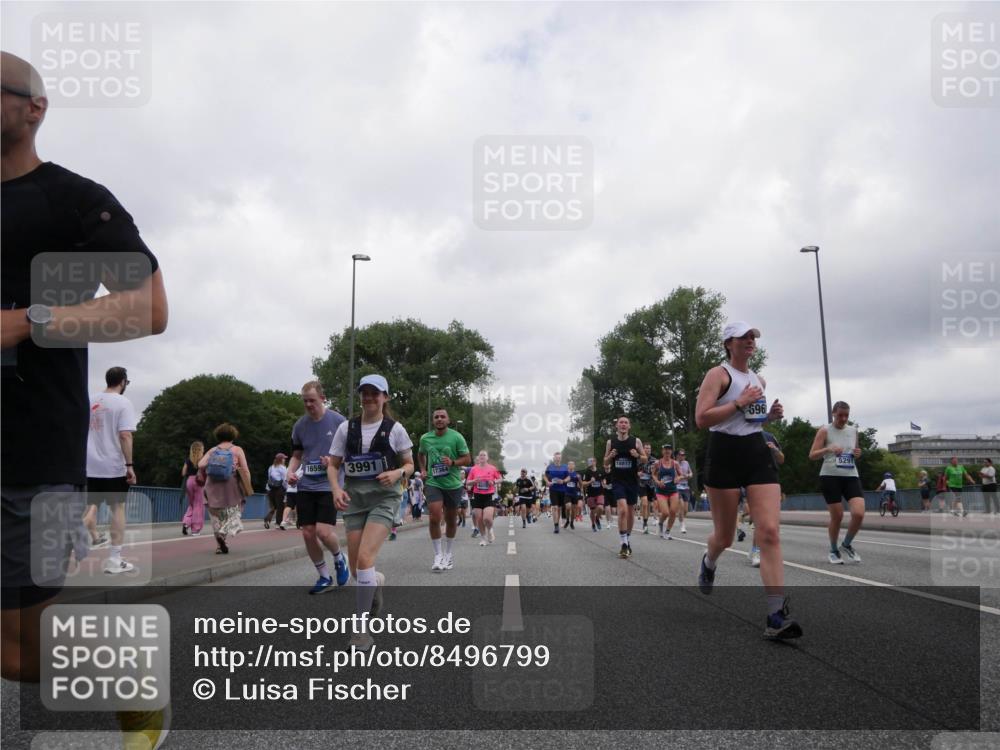 29.06.2025 - hella hamburg halbmarathon Luisa Fischer http://msf.ph/oto/8496799 29.06.2025 10:55:32 Kennedybrücke 16595, 3991, 17364, 18817, 596, 5291, 1978, 4087, 4273, 4815, 5291, 6406, 6885, 6961, 7691, 8194, 8196, 8672, 9068, 9070, 9220, 9673, 9730, 10342, 10496 meine-sportfotos.de