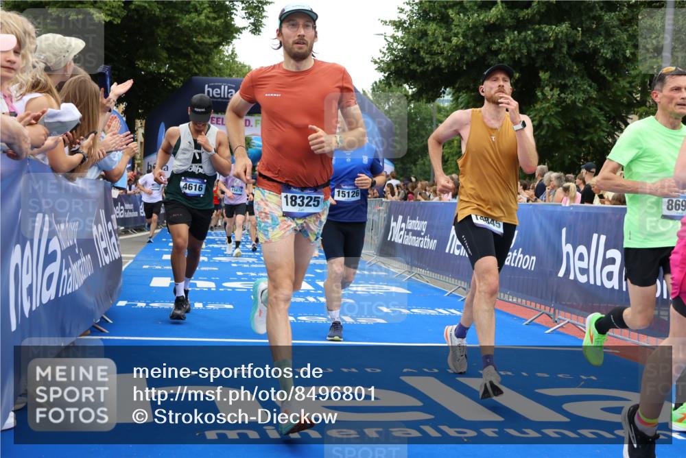 29.06.2025 - hella hamburg halbmarathon Strokosch-Dieckow http://msf.ph/oto/8496801 29.06.2025 10:54:59 Ziel 1327, 2884, 3652, 3791, 4249, 4616, 4938, 5020, 6433, 6994, 8514, 8691, 8698, 9060, 9380, 10266, 11333, 11976, 13297, 13988, 14638, 14750, 14845, 14948, 15126, 15156, 15879, 16047, 16623, 16630, 16868, 17803, 17842, 18181, 18325 meine-sportfotos.de