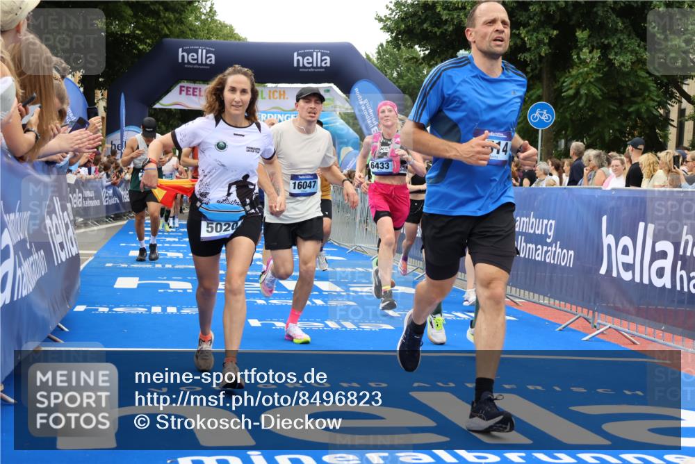 29.06.2025 - hella hamburg halbmarathon Strokosch-Dieckow http://msf.ph/oto/8496823 29.06.2025 10:54:57 Ziel 1327, 1506, 2884, 3652, 3791, 4249, 4616, 4938, 5020, 6433, 6994, 8514, 8691, 8698, 9060, 10266, 11333, 13297, 13988, 14638, 14660, 14750, 14845, 14948, 15126, 15156, 15879, 16047, 16623, 16868, 17261, 17803, 17842, 18181, 18325 meine-sportfotos.de