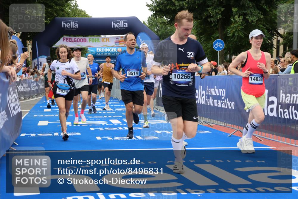 29.06.2025 - hella hamburg halbmarathon Strokosch-Dieckow http://msf.ph/oto/8496831 29.06.2025 10:54:56 Ziel 1327, 1506, 2884, 3652, 3791, 4249, 4616, 4938, 5020, 6433, 6994, 8514, 8698, 9060, 10266, 11333, 13297, 13988, 14638, 14660, 14750, 14845, 15126, 15156, 15879, 16047, 16623, 16868, 17261, 17803, 18181, 18325 meine-sportfotos.de
