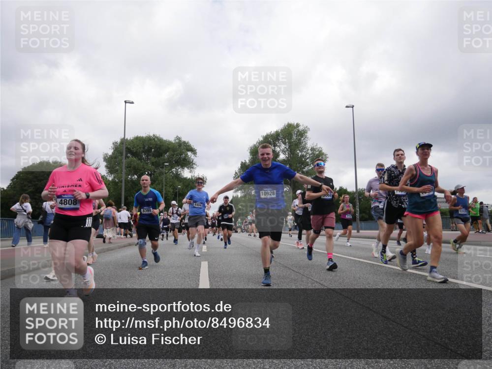 29.06.2025 - hella hamburg halbmarathon Luisa Fischer http://msf.ph/oto/8496834 29.06.2025 10:55:36 Kennedybrücke 4808, 6404, 8399, 10928, 068, 12525, 1978, 3140, 4273, 4815, 5291, 6406, 6885, 6985, 8194, 8196, 8672, 9068, 9070, 9730, 10296, 10342, 10496 meine-sportfotos.de