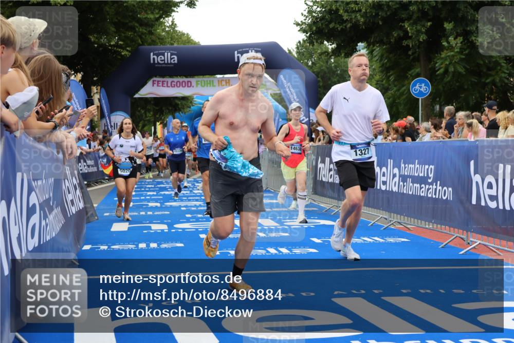 29.06.2025 - hella hamburg halbmarathon Strokosch-Dieckow http://msf.ph/oto/8496884 29.06.2025 10:54:54 Ziel 1327, 1506, 3652, 4231, 4249, 4616, 4938, 5020, 6433, 6994, 8514, 8698, 10266, 13988, 14638, 14660, 14845, 15126, 15156, 15879, 16047, 16623, 16868, 17261, 18181, 18325 meine-sportfotos.de