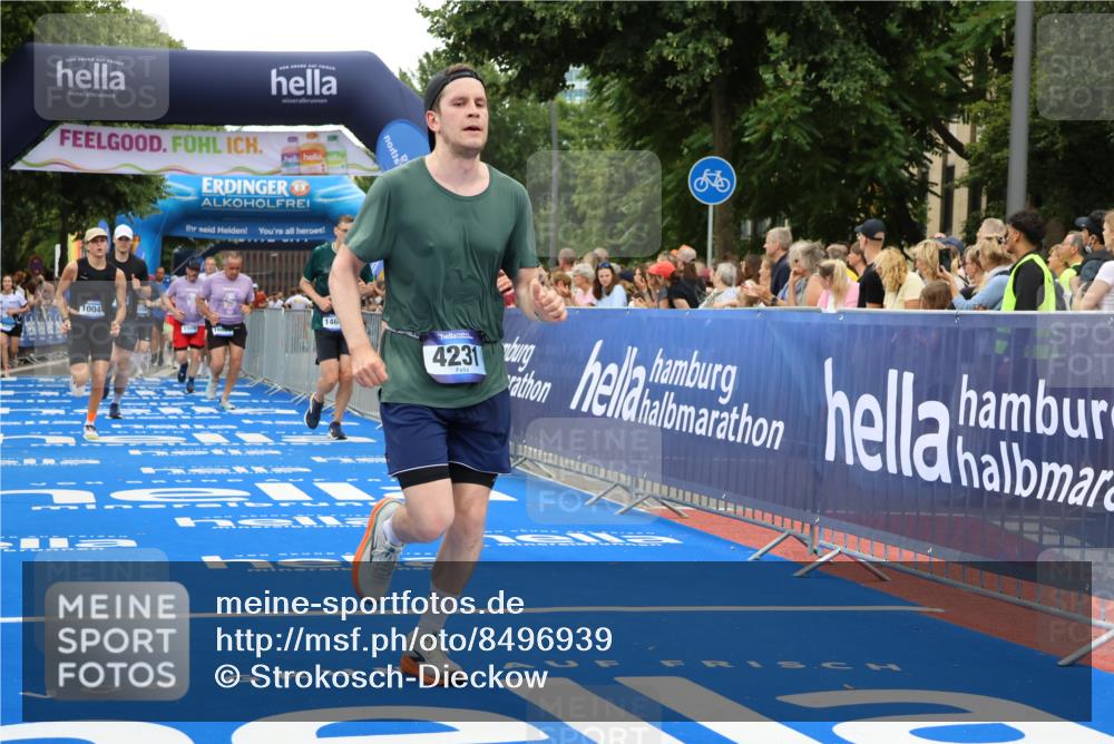 29.06.2025 - hella hamburg halbmarathon Strokosch-Dieckow http://msf.ph/oto/8496939 29.06.2025 10:54:47 Ziel 1327, 1496, 1506, 2029, 2561, 3310, 4231, 6587, 6994, 7478, 8449, 9227, 10044, 12186, 13147, 14239, 14660, 15389, 15408, 15584, 16623, 16868, 17231, 17261, 19000 meine-sportfotos.de