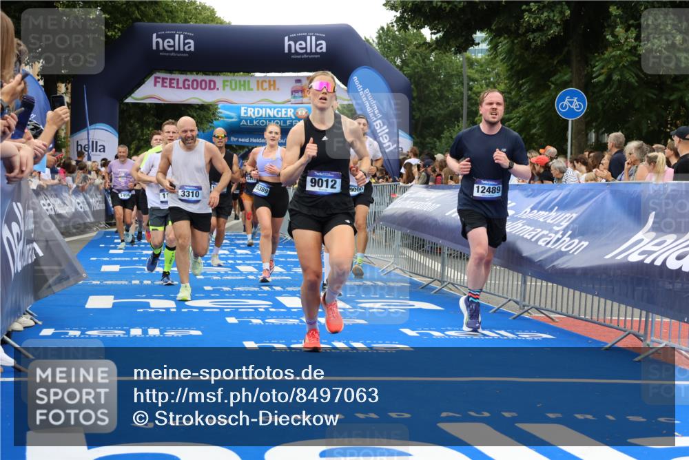 29.06.2025 - hella hamburg halbmarathon Strokosch-Dieckow http://msf.ph/oto/8497063 29.06.2025 10:54:37 Ziel 1125, 1496, 2474, 2561, 3310, 5259, 6587, 7478, 8449, 8798, 9012, 9227, 10040, 10368, 10376, 12489, 12607, 13147, 14239, 15389, 15408, 15584, 17231, 17765, 19000 meine-sportfotos.de