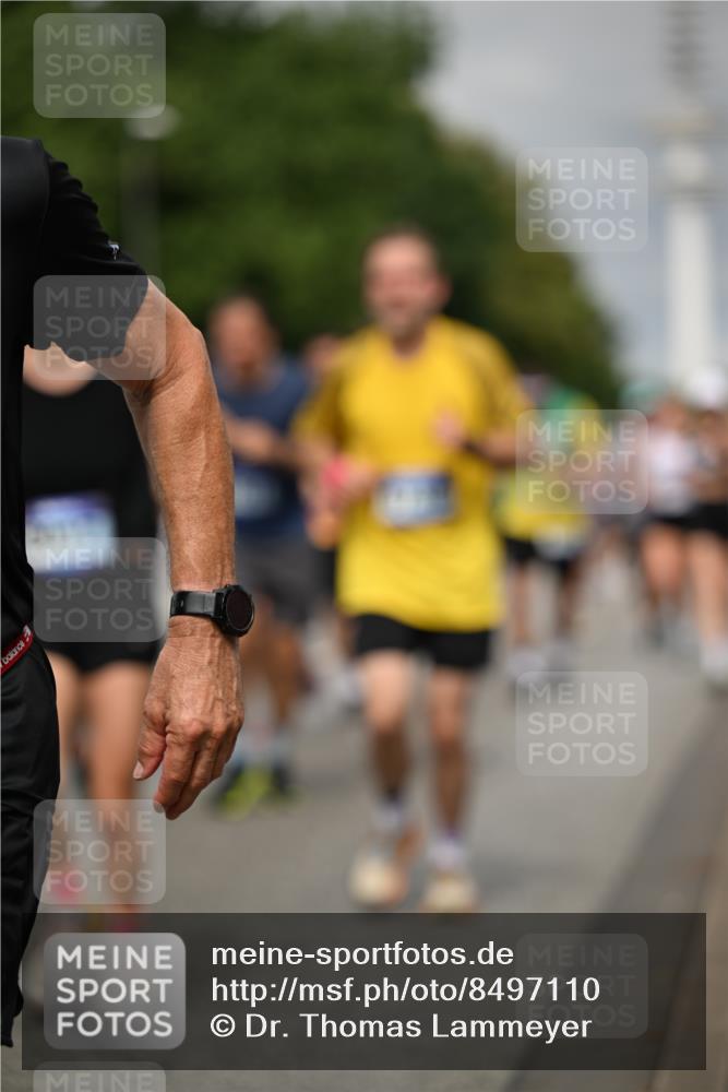 29.06.2025 - hella hamburg halbmarathon Dr. Thomas Lammeyer http://msf.ph/oto/8497110 29.06.2025 10:23:32 Kennedybrücke 1159, 1160, 1325, 1332, 1708, 1718, 1755, 2017, 2589, 2703, 2812, 2895, 3105, 3118, 3529, 4108, 4110, 4170, 4722, 5034, 5080, 5098, 5178, 5449, 6249, 6270, 6542, 6736, 7143, 7252, 8575, 8761, 8778, 9252, 9270, 9272, 9856, 10124, 10129, 10540, 10966, 11081 meine-sportfotos.de