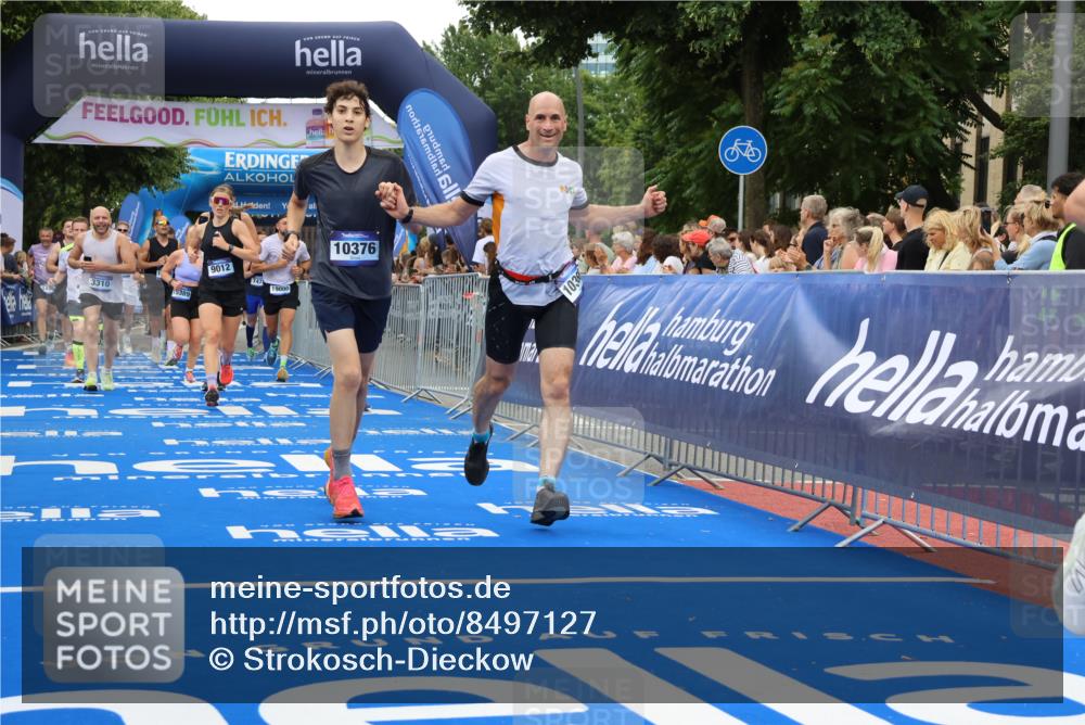 29.06.2025 - hella hamburg halbmarathon Strokosch-Dieckow http://msf.ph/oto/8497127 29.06.2025 10:54:35 Ziel 1125, 1496, 2474, 3310, 3794, 5259, 7478, 8449, 8798, 9012, 10040, 10368, 10376, 11797, 11799, 12489, 12607, 14239, 15146, 15389, 15408, 15584, 17231, 17765, 19000 meine-sportfotos.de
