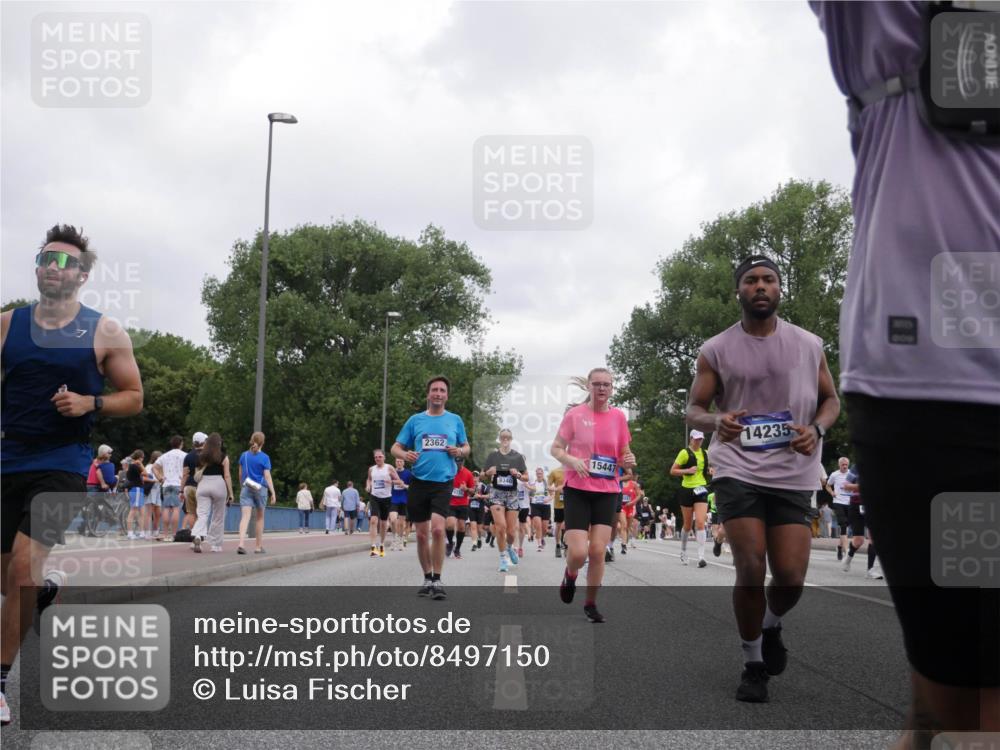 29.06.2025 - hella hamburg halbmarathon Luisa Fischer http://msf.ph/oto/8497150 29.06.2025 10:56:06 Kennedybrücke 2362, 15447, 14235, 2983, 2988, 3227, 3787, 6135, 6604, 7511, 7735, 7871, 9340, 10884 meine-sportfotos.de