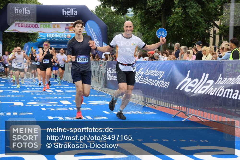 29.06.2025 - hella hamburg halbmarathon Strokosch-Dieckow http://msf.ph/oto/8497165 29.06.2025 10:54:35 Ziel 1125, 1496, 2474, 3310, 3794, 5259, 7478, 8449, 8798, 9012, 10040, 10368, 10376, 11797, 11799, 12489, 12607, 14239, 15146, 15389, 15408, 15584, 17231, 17765, 19000 meine-sportfotos.de