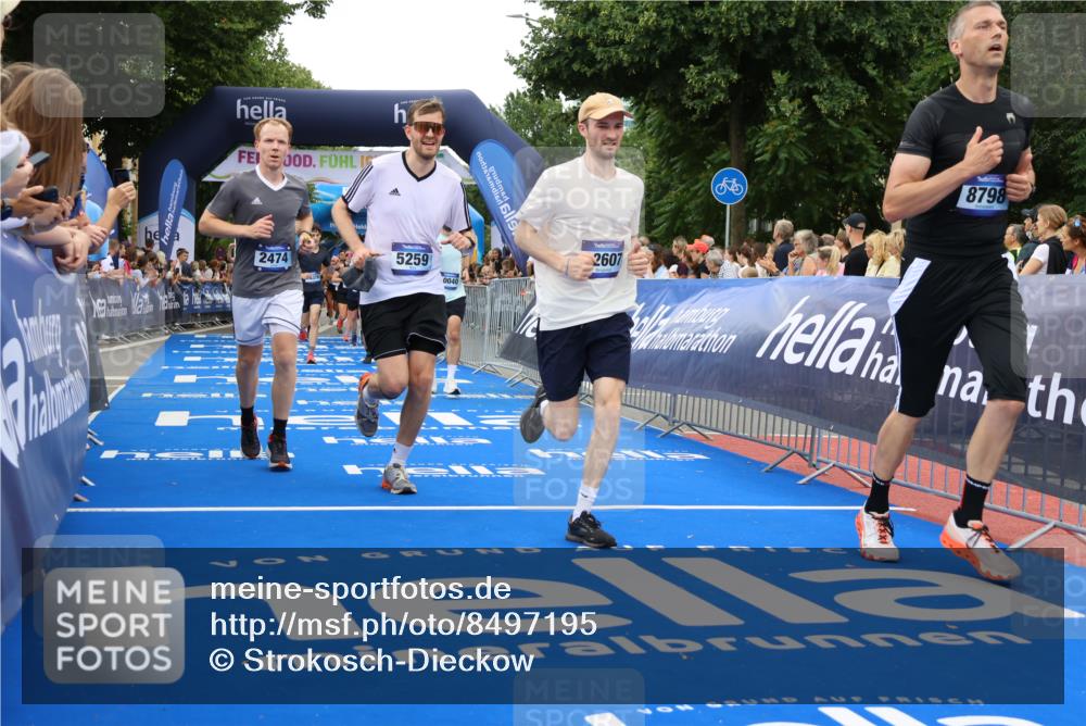 29.06.2025 - hella hamburg halbmarathon Strokosch-Dieckow http://msf.ph/oto/8497195 29.06.2025 10:54:32 Ziel 1125, 2474, 3794, 4868, 5259, 7129, 8798, 9012, 10040, 10368, 10376, 11009, 11797, 11799, 12321, 12489, 12607, 15146, 17765, 19067 meine-sportfotos.de