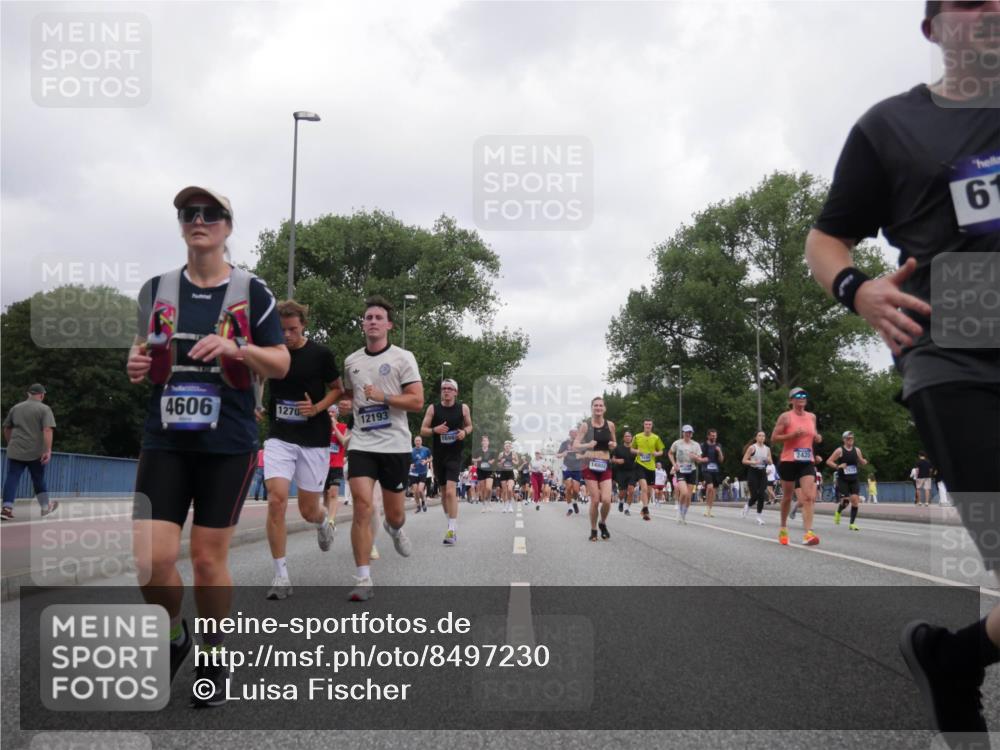 29.06.2025 - hella hamburg halbmarathon Luisa Fischer http://msf.ph/oto/8497230 29.06.2025 10:56:15 Kennedybrücke 4606, 1270, 12193, 2420, 61, 2420, 2983, 6135, 6604, 7032, 7511, 7690, 10080, 10417, 10568, 10879 meine-sportfotos.de