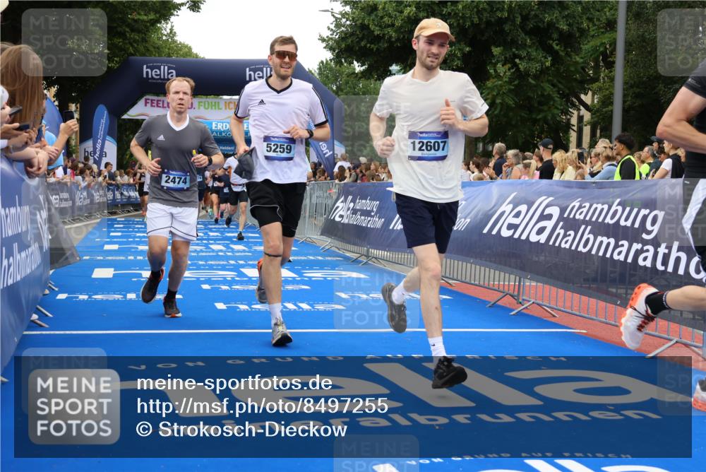 29.06.2025 - hella hamburg halbmarathon Strokosch-Dieckow http://msf.ph/oto/8497255 29.06.2025 10:54:32 Ziel 1125, 2474, 3794, 4868, 5259, 7129, 8798, 9012, 10040, 10368, 10376, 11009, 11797, 11799, 12321, 12489, 12607, 15146, 17765, 19067 meine-sportfotos.de