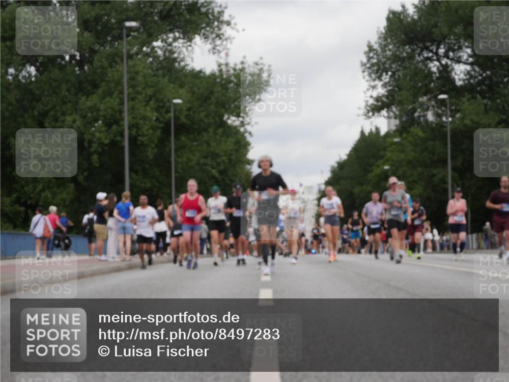 29.06.2025 - hella hamburg halbmarathon Luisa Fischer http://msf.ph/oto/8497283 29.06.2025 10:56:24 Kennedybrücke 4595, 7690, 9368, 10879 meine-sportfotos.de