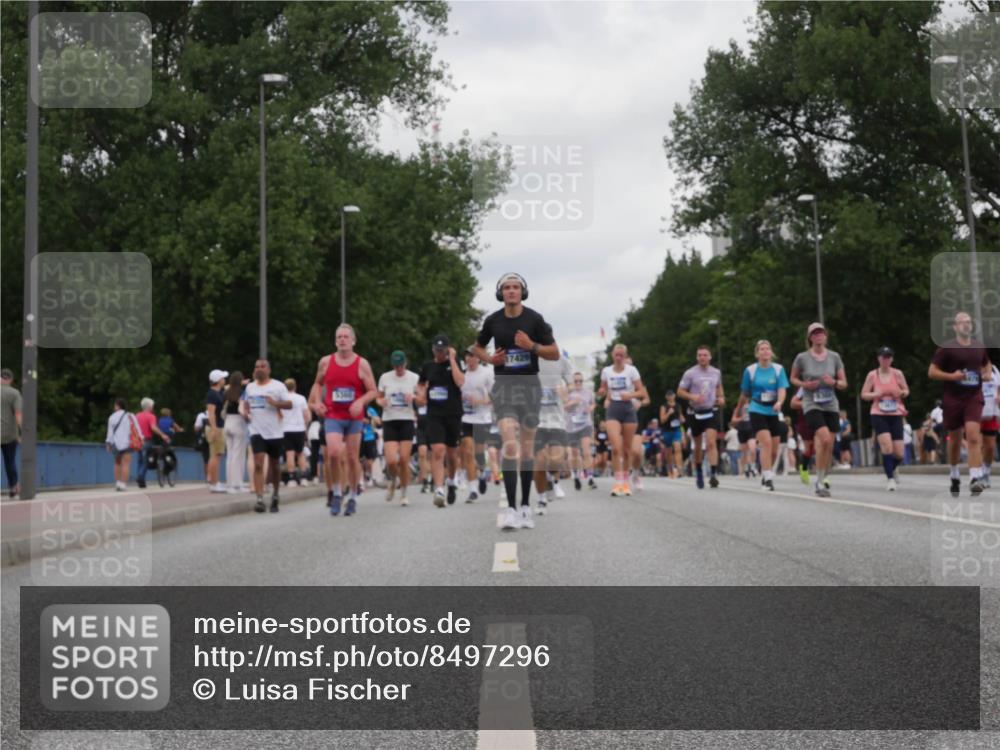 29.06.2025 - hella hamburg halbmarathon Luisa Fischer http://msf.ph/oto/8497296 29.06.2025 10:56:25 Kennedybrücke 17429, 4595, 7690, 9368, 10879 meine-sportfotos.de
