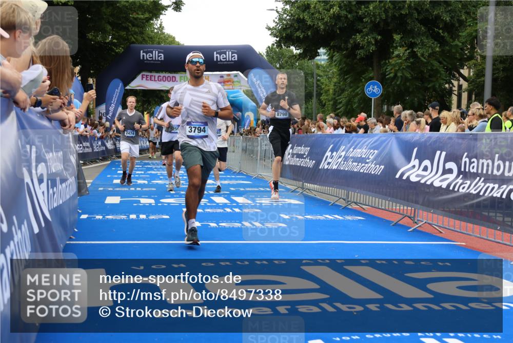 29.06.2025 - hella hamburg halbmarathon Strokosch-Dieckow http://msf.ph/oto/8497338 29.06.2025 10:54:30 Ziel 2474, 3426, 3794, 4635, 4868, 5259, 7129, 8798, 9012, 10040, 10368, 10376, 11009, 11797, 11799, 12321, 12362, 12607, 15146, 16327, 19067 meine-sportfotos.de