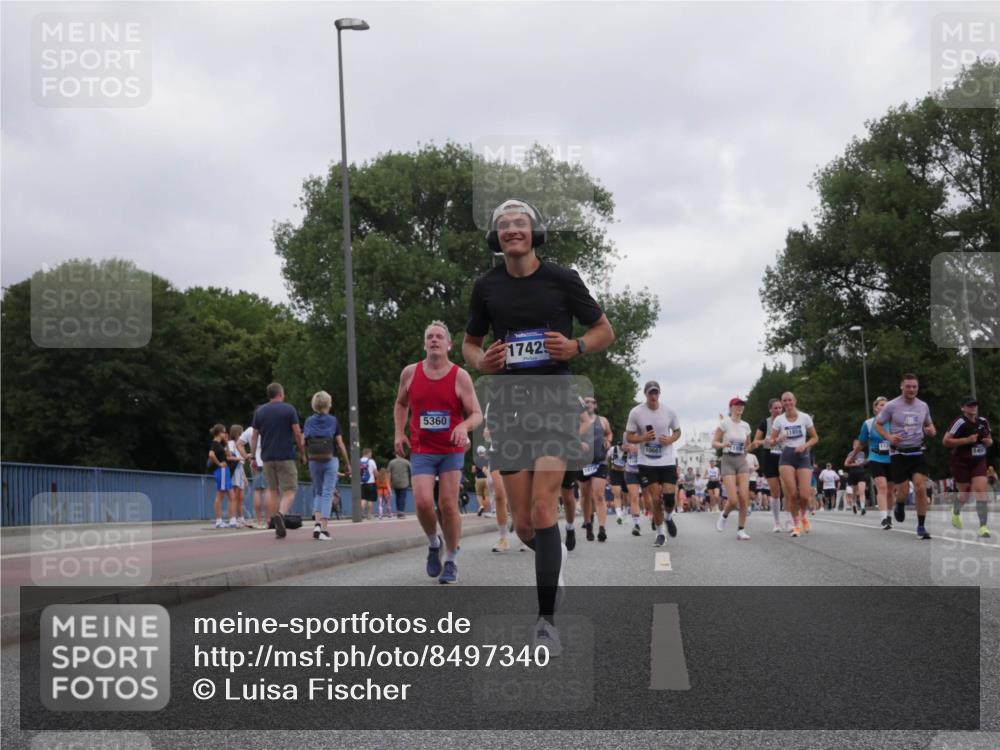 29.06.2025 - hella hamburg halbmarathon Luisa Fischer http://msf.ph/oto/8497340 29.06.2025 10:56:29 Kennedybrücke 5360, 17429, 10661, 11974, 112, 4595, 7039, 9368, 10490 meine-sportfotos.de