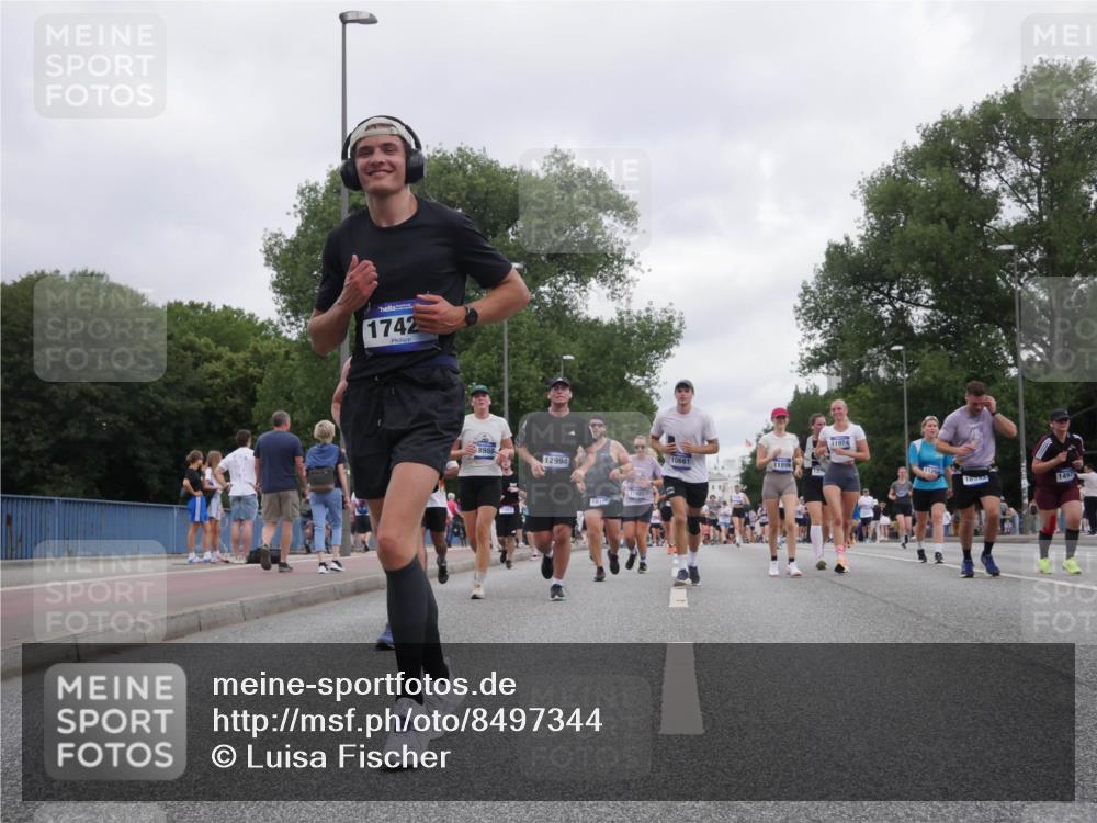 29.06.2025 - hella hamburg halbmarathon Luisa Fischer http://msf.ph/oto/8497344 29.06.2025 10:56:30 Kennedybrücke 1742, 12994, 11489, 181, 11974, 10661, 11899, 189, 1497, 4595, 7039, 9368, 10490 meine-sportfotos.de
