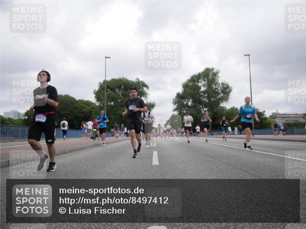 29.06.2025 - hella hamburg halbmarathon Luisa Fischer http://msf.ph/oto/8497412 29.06.2025 10:56:37 Kennedybrücke 483, 11520, 2291, 6041, 6044, 7039, 7890, 8414, 10490 meine-sportfotos.de
