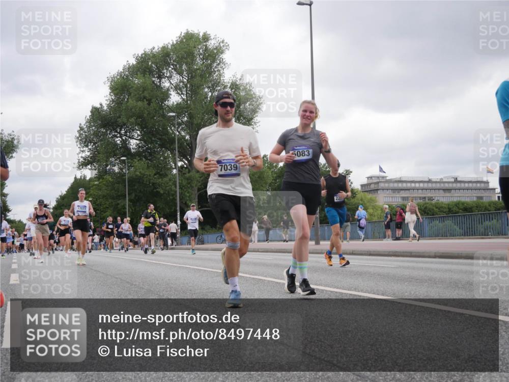 29.06.2025 - hella hamburg halbmarathon Luisa Fischer http://msf.ph/oto/8497448 29.06.2025 10:56:39 Kennedybrücke 17577, 7039, 5083, 2291, 6041, 6044, 7039, 7890, 8414, 10490 meine-sportfotos.de