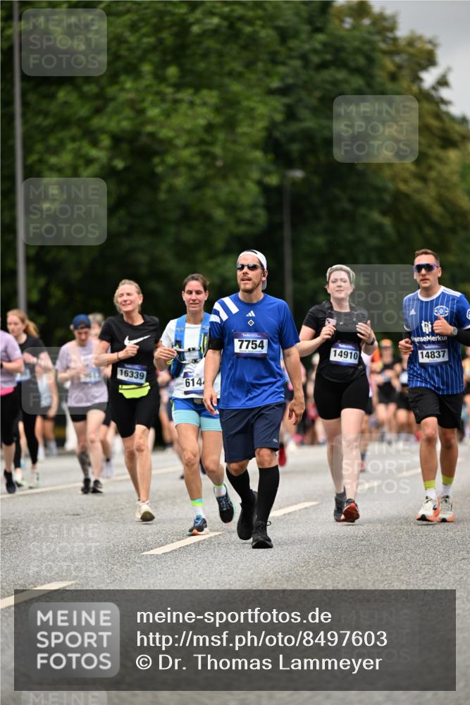 29.06.2025 - hella hamburg halbmarathon Dr. Thomas Lammeyer http://msf.ph/oto/8497603 29.06.2025 11:08:54 Kennedybrücke 1491, 1498, 1831, 1970, 2141, 2285, 2321, 2856, 2935, 3133, 3298, 3759, 3760, 3798, 5324, 5485, 5516, 6130, 6144, 6952, 6953, 7438, 7754, 7958, 8471, 9089, 9291, 9377, 9617, 9797, 11042, 11235, 11254, 11368, 11369 meine-sportfotos.de