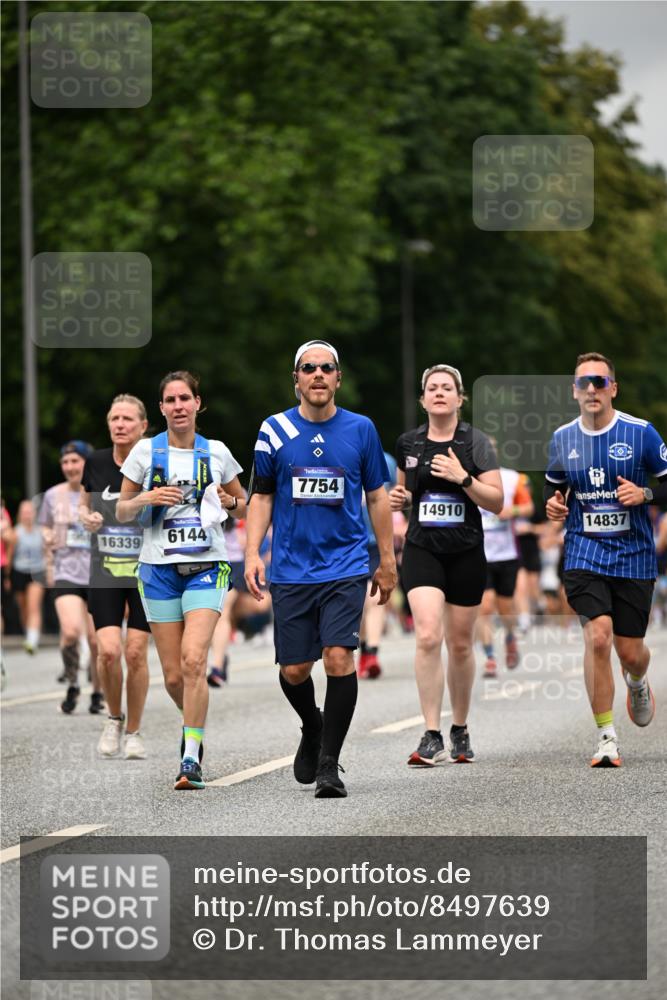 29.06.2025 - hella hamburg halbmarathon Dr. Thomas Lammeyer http://msf.ph/oto/8497639 29.06.2025 11:08:55 Kennedybrücke 1491, 1498, 1831, 1970, 2141, 2285, 2321, 2856, 2935, 3133, 3298, 3759, 3760, 3798, 5324, 5485, 5516, 6130, 6144, 6952, 6953, 7438, 7754, 7958, 8471, 9089, 9291, 9377, 9617, 9797, 11042, 11235, 11254, 11288, 11368, 11369 meine-sportfotos.de