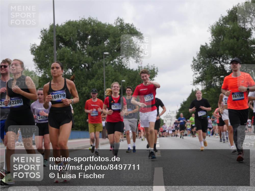29.06.2025 - hella hamburg halbmarathon Luisa Fischer http://msf.ph/oto/8497711 29.06.2025 10:57:00 Kennedybrücke 24, 12280, 2429, 16979, 8057, 13072, 13351, 13011, 16156, 1900, 2528, 2701, 3226, 4591, 5857, 7068, 7876, 8906, 10175 meine-sportfotos.de