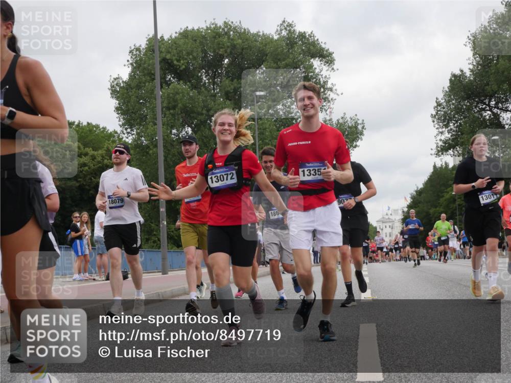 29.06.2025 - hella hamburg halbmarathon Luisa Fischer http://msf.ph/oto/8497719 29.06.2025 10:57:01 Kennedybrücke 18079, 13072, 1335, 186, 907, 1301, 1900, 2528, 2701, 3226, 4591, 5857, 7068, 7876, 8906, 10175 meine-sportfotos.de