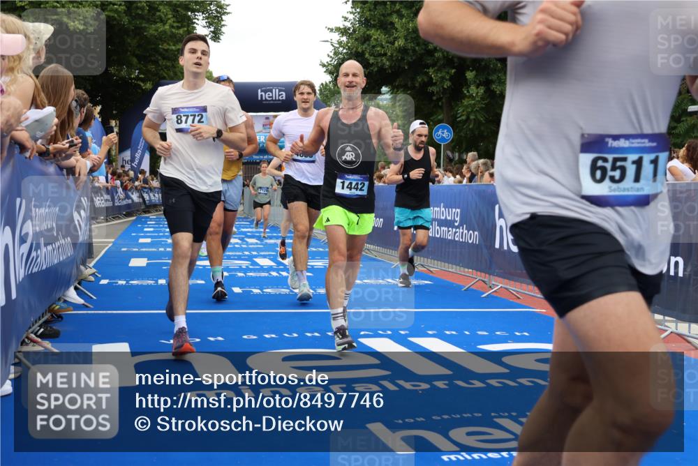 29.06.2025 - hella hamburg halbmarathon Strokosch-Dieckow http://msf.ph/oto/8497746 29.06.2025 10:54:23 Ziel 1267, 1442, 3426, 3794, 4635, 4868, 6511, 6512, 7129, 8223, 8772, 11009, 11430, 11797, 11799, 12321, 12362, 13289, 13803, 15146, 15946, 16327, 16574, 16750, 16879, 17087, 17698, 18268, 19067 meine-sportfotos.de