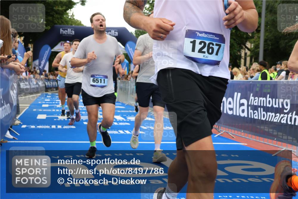 29.06.2025 - hella hamburg halbmarathon Strokosch-Dieckow http://msf.ph/oto/8497786 29.06.2025 10:54:21 Ziel 1267, 1442, 3103, 3177, 3426, 3861, 4635, 4868, 6082, 6084, 6511, 6512, 7129, 7274, 8223, 8772, 11009, 11430, 11797, 11799, 12321, 12362, 13033, 13289, 13803, 15946, 16327, 16527, 16574, 16750, 16879, 17087, 17698, 18268, 19067 meine-sportfotos.de