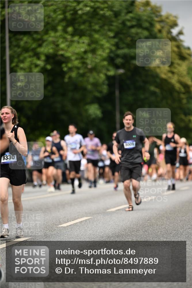 29.06.2025 - hella hamburg halbmarathon Dr. Thomas Lammeyer http://msf.ph/oto/8497889 29.06.2025 11:09:26 Kennedybrücke 1649, 2181, 2310, 2549, 3180, 3333, 3335, 3528, 3643, 3793, 4281, 5802, 7061, 7063, 7887, 8009, 8411, 8568, 9014, 9040, 9218, 9330, 9760, 10482, 11151, 11397 meine-sportfotos.de
