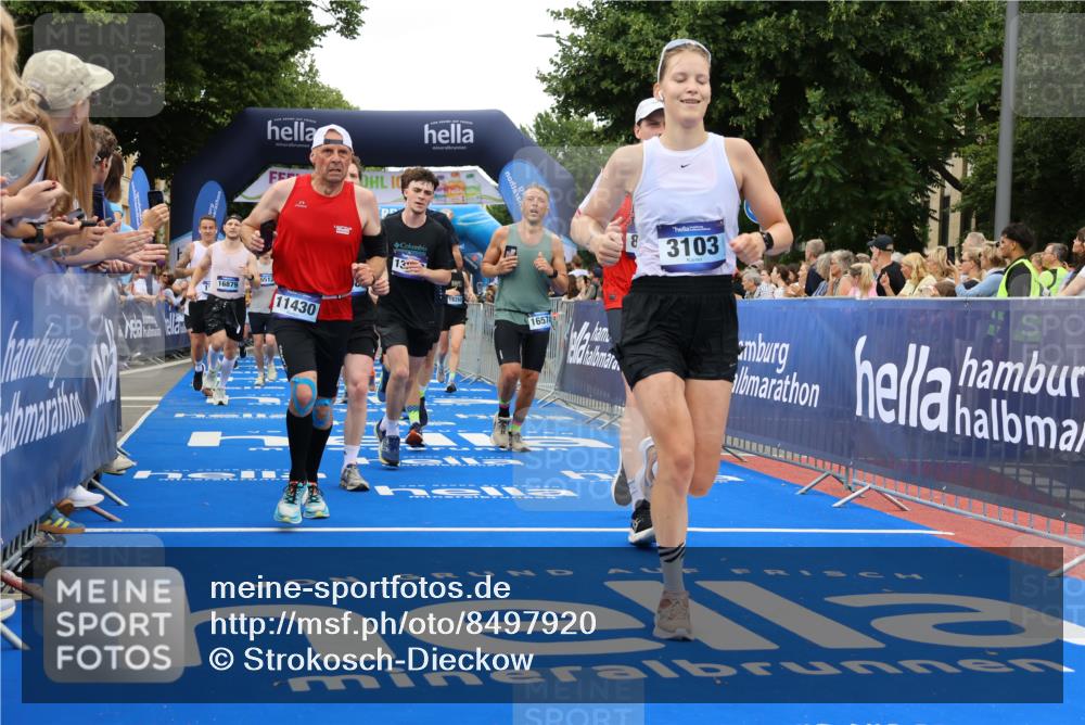 29.06.2025 - hella hamburg halbmarathon Strokosch-Dieckow http://msf.ph/oto/8497920 29.06.2025 10:54:17 Ziel 1267, 1442, 3103, 3177, 3426, 3861, 3898, 4635, 6082, 6084, 6443, 6511, 6512, 7274, 8223, 8772, 11430, 12213, 12362, 13033, 13289, 13803, 15169, 15524, 15946, 16327, 16527, 16574, 16750, 16780, 16879, 17087, 17698, 18268 meine-sportfotos.de