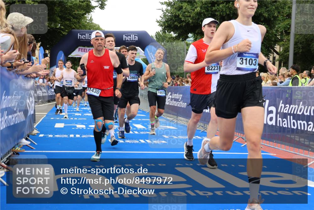 29.06.2025 - hella hamburg halbmarathon Strokosch-Dieckow http://msf.ph/oto/8497972 29.06.2025 10:54:17 Ziel 1267, 1442, 3103, 3177, 3426, 3861, 3898, 4635, 6082, 6084, 6443, 6511, 6512, 7274, 8223, 8772, 11430, 12213, 12362, 13033, 13289, 13803, 15169, 15524, 15946, 16327, 16527, 16574, 16750, 16780, 16879, 17087, 17698, 18268 meine-sportfotos.de