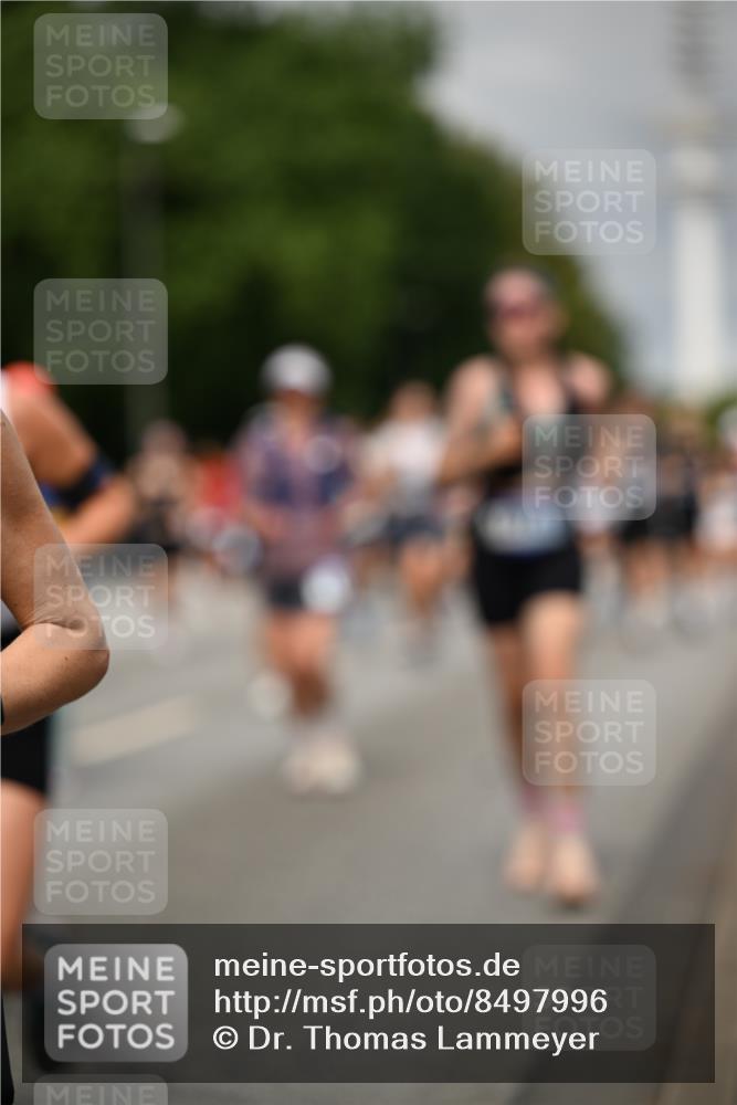 29.06.2025 - hella hamburg halbmarathon Dr. Thomas Lammeyer http://msf.ph/oto/8497996 29.06.2025 10:23:37 Kennedybrücke 1159, 1160, 1325, 1332, 1708, 1755, 2017, 2405, 2589, 2703, 2795, 2812, 2895, 2918, 2993, 2995, 3105, 3118, 3446, 4108, 4110, 4170, 4722, 5034, 5080, 5178, 5397, 5429, 5449, 6249, 6270, 6542, 6736, 7143, 7248, 7249, 7252, 7836, 8427, 8537, 8761, 8778, 9252, 9270, 9272, 9856, 10124, 10129, 10540, 10594, 10966 meine-sportfotos.de