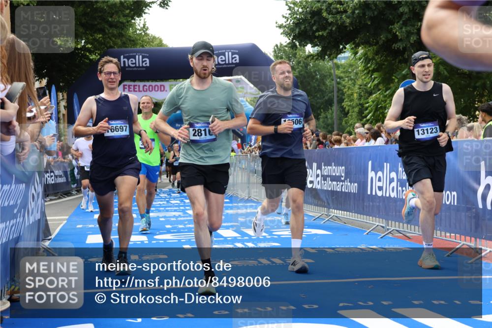 29.06.2025 - hella hamburg halbmarathon Strokosch-Dieckow http://msf.ph/oto/8498006 29.06.2025 10:44:05 Ziel 1391, 1558, 2816, 3021, 4981, 4999, 5231, 6705, 9081, 9633, 10193, 10930, 11346, 12159, 13123, 14686, 14687, 15225, 15280, 15383, 16506, 16648, 16697, 17516, 17748, 17977, 18004, 18691 meine-sportfotos.de