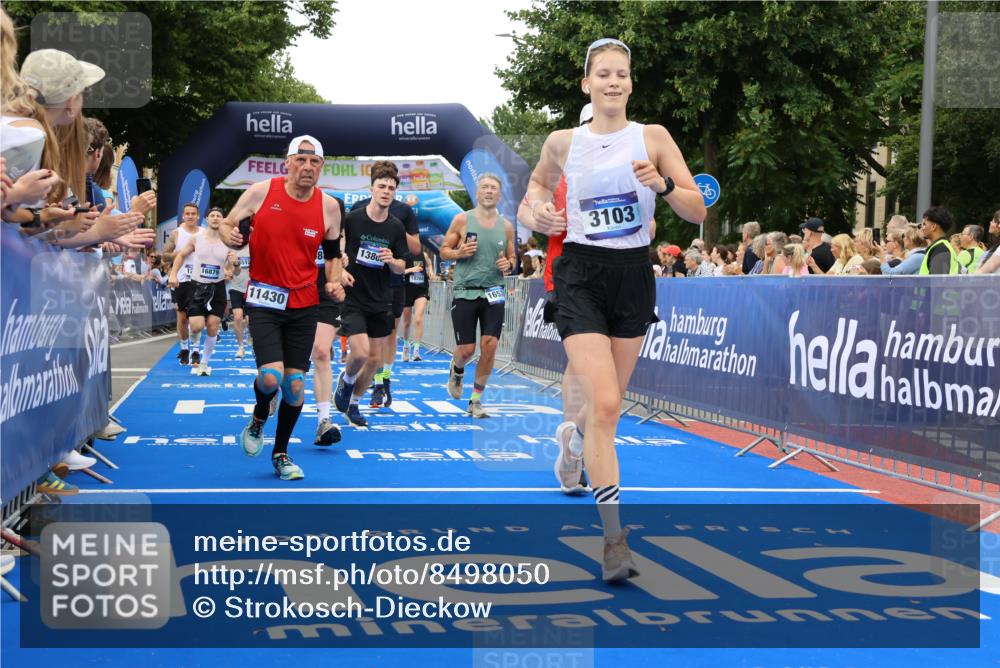 29.06.2025 - hella hamburg halbmarathon Strokosch-Dieckow http://msf.ph/oto/8498050 29.06.2025 10:54:17 Ziel 1267, 1442, 3103, 3177, 3426, 3861, 3898, 4635, 6082, 6084, 6443, 6511, 6512, 7274, 8223, 8772, 11430, 12213, 12362, 13033, 13289, 13803, 15169, 15524, 15946, 16327, 16527, 16574, 16750, 16780, 16879, 17087, 17698, 18268 meine-sportfotos.de