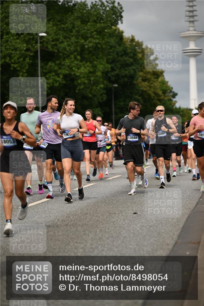 29.06.2025 - hella hamburg halbmarathon Dr. Thomas Lammeyer http://msf.ph/oto/8498054 29.06.2025 10:23:40 Kennedybrücke 1159, 1160, 1325, 1332, 1708, 1755, 2017, 2405, 2589, 2703, 2795, 2812, 2918, 2993, 2995, 3105, 3118, 3446, 4108, 4110, 4170, 4722, 5080, 5178, 5397, 5429, 5449, 6249, 6270, 6542, 6736, 6939, 7143, 7248, 7249, 7836, 8427, 8537, 8761, 8778, 9252, 9270, 9272, 9856, 10124, 10129, 10540, 10594, 10966, 11247 meine-sportfotos.de