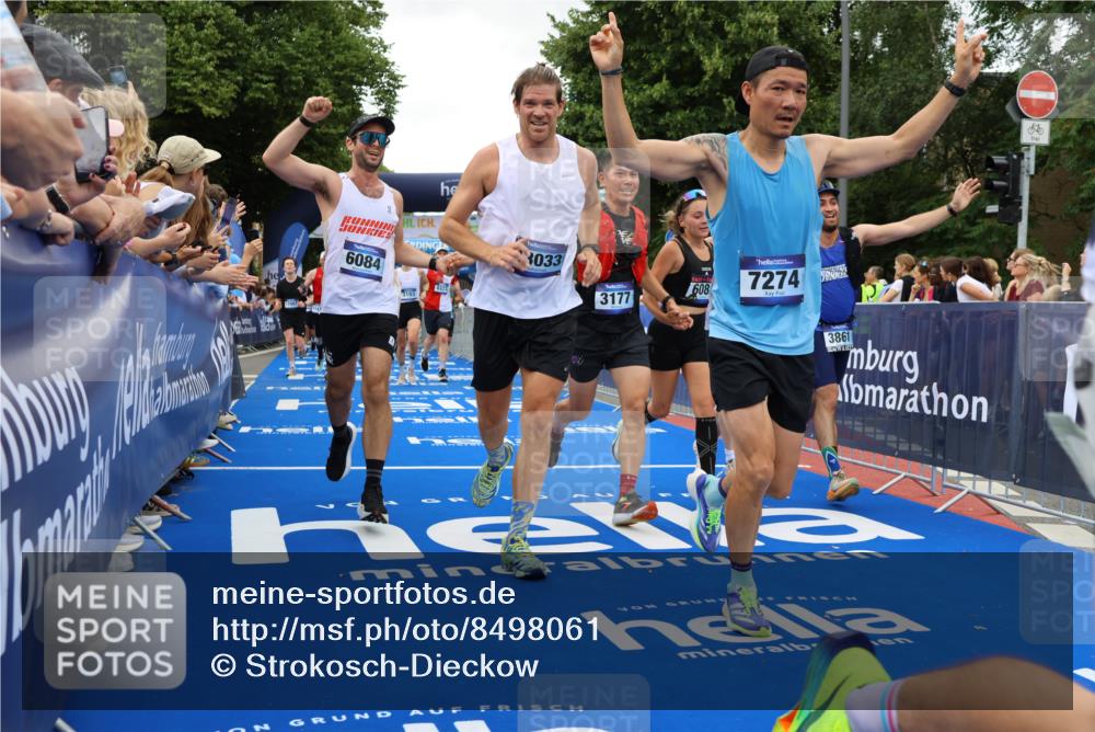 29.06.2025 - hella hamburg halbmarathon Strokosch-Dieckow http://msf.ph/oto/8498061 29.06.2025 10:54:14 Ziel 1267, 3103, 3177, 3861, 3898, 5638, 6082, 6084, 6294, 6443, 6512, 7274, 8223, 8390, 9791, 11430, 12213, 13033, 13289, 13397, 13794, 13803, 15169, 15524, 15946, 16527, 16574, 16750, 16780, 16879, 17087, 17698, 18268 meine-sportfotos.de