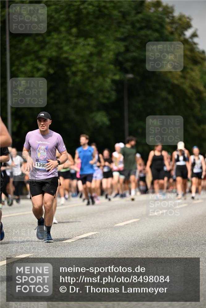 29.06.2025 - hella hamburg halbmarathon Dr. Thomas Lammeyer http://msf.ph/oto/8498084 29.06.2025 11:09:36 Kennedybrücke 1127, 2181, 2549, 3120, 3333, 3335, 3528, 3643, 3793, 3969, 7157, 7887, 8009, 8411, 8568, 9040, 9330, 9679, 10014, 10482 meine-sportfotos.de