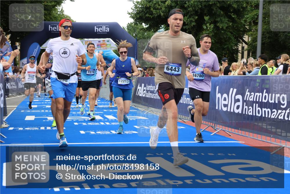 29.06.2025 - hella hamburg halbmarathon Strokosch-Dieckow http://msf.ph/oto/8498158 29.06.2025 10:54:12 Ziel 1410, 3103, 3177, 3208, 3209, 3861, 3898, 5638, 6082, 6084, 6294, 6443, 6581, 7274, 8223, 8390, 9791, 11430, 12213, 13033, 13397, 13794, 13803, 15169, 15524, 16527, 16574, 16750, 16780, 16871, 16879, 17087 meine-sportfotos.de