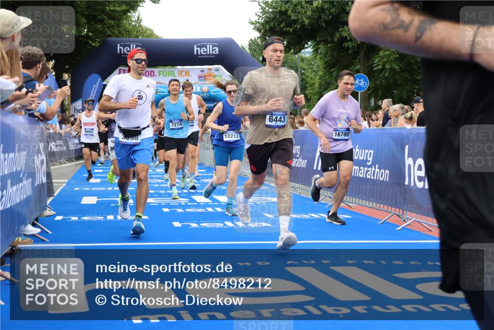 29.06.2025 - hella hamburg halbmarathon Strokosch-Dieckow http://msf.ph/oto/8498212 29.06.2025 10:54:11 Ziel 1410, 3103, 3177, 3208, 3209, 3861, 3898, 5638, 6082, 6084, 6294, 6443, 6581, 7274, 8223, 8390, 9791, 11430, 12213, 13033, 13397, 13794, 13803, 15169, 15524, 16527, 16574, 16750, 16780, 16871, 17087 meine-sportfotos.de