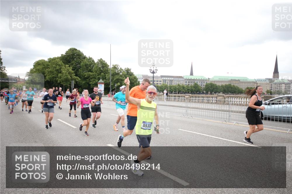 29.06.2025 - hella hamburg halbmarathon Jannik Wohlers http://msf.ph/oto/8498214 29.06.2025 10:55:34 Lombardsbrücke 1909, 2793, 3268, 4265, 4354, 4470, 4473, 4836, 4896, 5306, 5994, 6055, 6056, 6113, 6257, 6494, 6594, 7516, 7616, 7969, 8110, 8305, 8532, 8533, 9548, 9838, 9861, 9865, 10449, 10640, 11903, 11962, 11963, 12267, 13055, 13627, 14124, 14142, 14221, 14280, 14281, 14492, 15199, 15272, 15763, 15764, 16413, 16960, 17038, 17039, 17168, 18195, 18329 meine-sportfotos.de