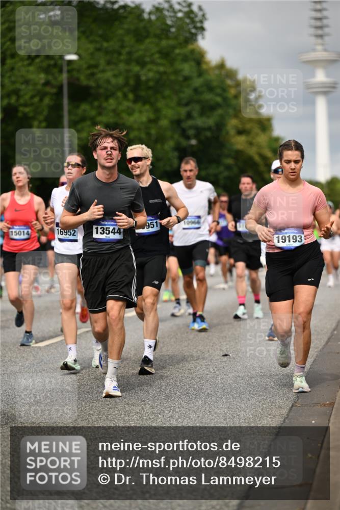 29.06.2025 - hella hamburg halbmarathon Dr. Thomas Lammeyer http://msf.ph/oto/8498215 29.06.2025 10:23:43 Kennedybrücke 1159, 1160, 1325, 1332, 1708, 1755, 2017, 2405, 2703, 2795, 2812, 2918, 2993, 2995, 3446, 3631, 4108, 4110, 4170, 4562, 4570, 4722, 4979, 5080, 5178, 5397, 5429, 5449, 6249, 6542, 6736, 6939, 7143, 7248, 7249, 7836, 8427, 8537, 8761, 8778, 9252, 9270, 9272, 9856, 10124, 10129, 10349, 10540, 10594, 10966, 11247 meine-sportfotos.de