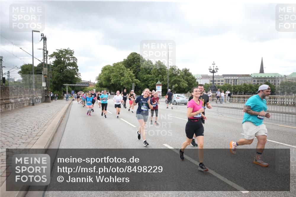 29.06.2025 - hella hamburg halbmarathon Jannik Wohlers http://msf.ph/oto/8498229 29.06.2025 10:55:35 Lombardsbrücke 1909, 2793, 3268, 4265, 4354, 4470, 4473, 4836, 4896, 5306, 5994, 6055, 6056, 6113, 6494, 6594, 7516, 7616, 7969, 8005, 8110, 8305, 8532, 8533, 9838, 9861, 9865, 10449, 10640, 11903, 11962, 11963, 12267, 13055, 13627, 14124, 14142, 14221, 14280, 14281, 14492, 15173, 15199, 15272, 15763, 15764, 16413, 16960, 17038, 17039, 17168, 18195, 18329 meine-sportfotos.de