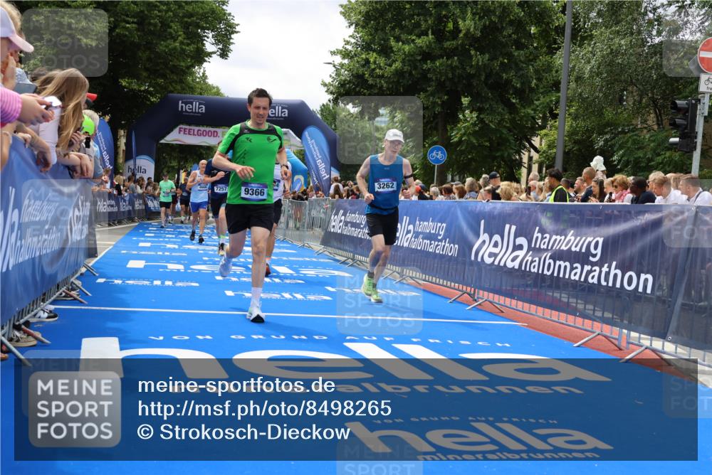 29.06.2025 - hella hamburg halbmarathon Strokosch-Dieckow http://msf.ph/oto/8498265 29.06.2025 11:09:09 Ziel 2142, 2628, 3262, 3630, 4066, 4220, 4666, 5299, 5976, 7257, 8402, 9366, 11581, 12418, 13732, 13857, 14149, 14340, 16826, 17784, 19034, 19134 meine-sportfotos.de
