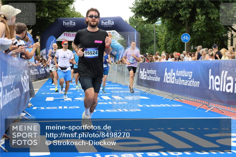29.06.2025 - hella hamburg halbmarathon Strokosch-Dieckow http://msf.ph/oto/8498270 29.06.2025 10:54:10 Ziel 1410, 3103, 3177, 3208, 3209, 3861, 3898, 5638, 6082, 6084, 6294, 6443, 6581, 7274, 8223, 8390, 9791, 11430, 11499, 12213, 12379, 13033, 13397, 13794, 13803, 15169, 15524, 16527, 16780, 16871, 17087 meine-sportfotos.de