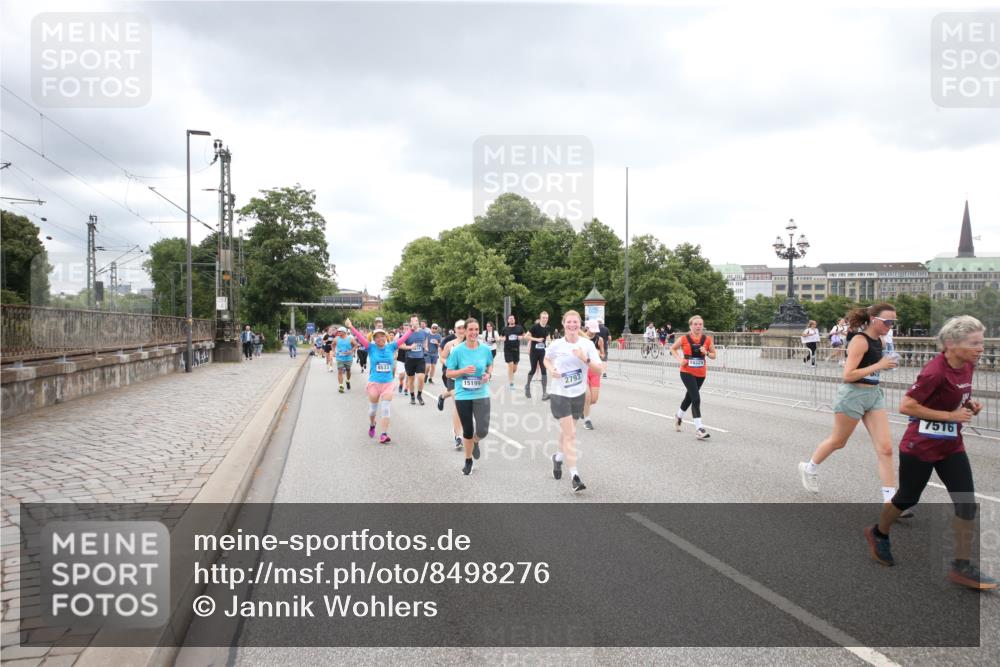 29.06.2025 - hella hamburg halbmarathon Jannik Wohlers http://msf.ph/oto/8498276 29.06.2025 10:55:37 Lombardsbrücke 1738, 1909, 2095, 2793, 3268, 4265, 4354, 4470, 4473, 4836, 5306, 5994, 6055, 6056, 6113, 6494, 6594, 6968, 7516, 7616, 8005, 8110, 8305, 8533, 9838, 9861, 9865, 10449, 10640, 10987, 12267, 13055, 13627, 14124, 14142, 14221, 14280, 14281, 14492, 15173, 15199, 15272, 15763, 15764, 16413, 16960, 17038, 17039, 17168, 18195, 18329, 18349 meine-sportfotos.de