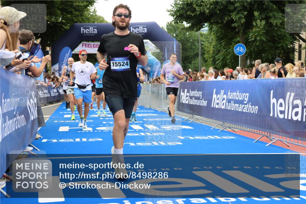 29.06.2025 - hella hamburg halbmarathon Strokosch-Dieckow http://msf.ph/oto/8498286 29.06.2025 10:54:10 Ziel 1410, 3103, 3177, 3208, 3209, 3861, 3898, 5638, 6082, 6084, 6294, 6443, 6581, 7274, 8223, 8390, 9791, 11430, 11499, 12213, 12379, 13033, 13397, 13794, 13803, 15169, 15524, 16527, 16780, 16871, 17087 meine-sportfotos.de