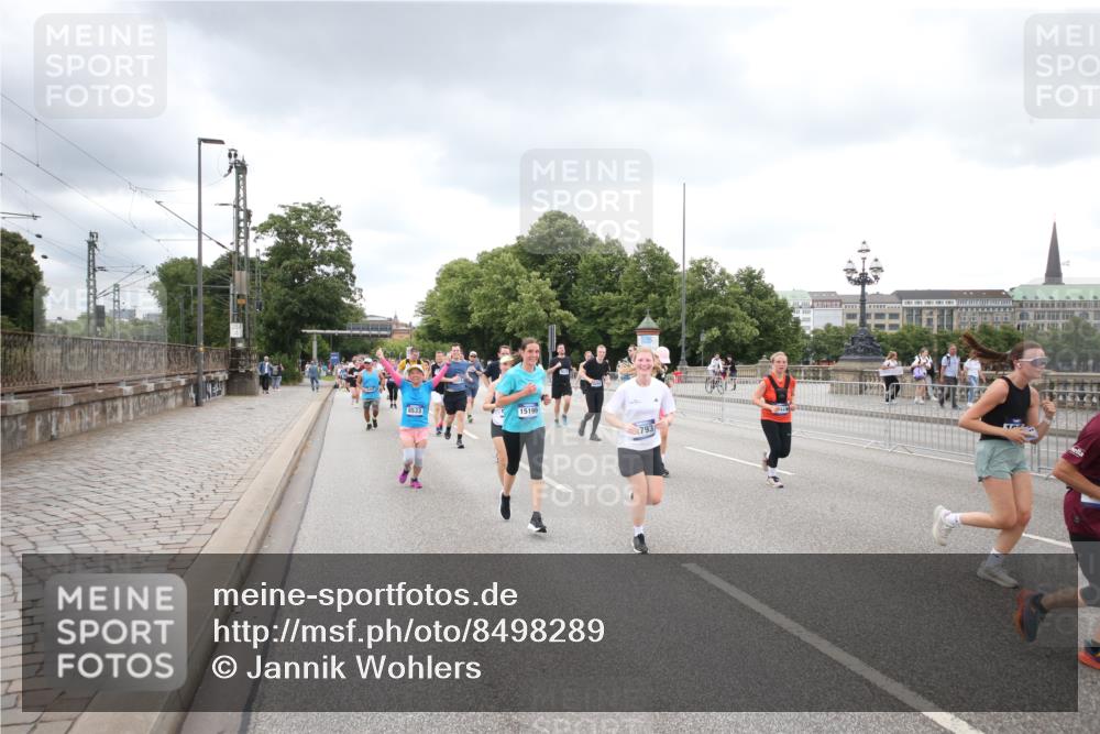 29.06.2025 - hella hamburg halbmarathon Jannik Wohlers http://msf.ph/oto/8498289 29.06.2025 10:55:37 Lombardsbrücke 1738, 1909, 2095, 2793, 3268, 4265, 4354, 4470, 4473, 4836, 5306, 5994, 6055, 6056, 6113, 6494, 6594, 6968, 7516, 7616, 8005, 8110, 8305, 8533, 9838, 9861, 9865, 10449, 10640, 10987, 12267, 13055, 13627, 14124, 14142, 14221, 14280, 14281, 14492, 15173, 15199, 15272, 15763, 15764, 16413, 16960, 17038, 17039, 17168, 18195, 18329, 18349 meine-sportfotos.de