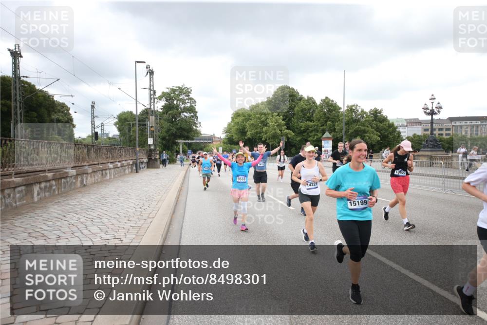 29.06.2025 - hella hamburg halbmarathon Jannik Wohlers http://msf.ph/oto/8498301 29.06.2025 10:55:38 Lombardsbrücke 1738, 1909, 2095, 2793, 3268, 4265, 4354, 4473, 4836, 5306, 5580, 5994, 6055, 6056, 6113, 6494, 6594, 6968, 7516, 7616, 8005, 8110, 8305, 8533, 9435, 9838, 10449, 10640, 10987, 11862, 12267, 13055, 13405, 13627, 14124, 14142, 14221, 14280, 14281, 14492, 15173, 15199, 15272, 15763, 15764, 16413, 16960, 17038, 17039, 18195, 18329, 18349, 19228 meine-sportfotos.de