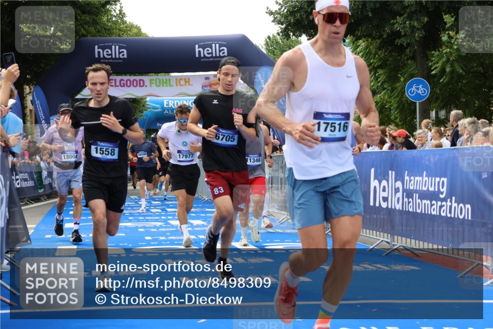 29.06.2025 - hella hamburg halbmarathon Strokosch-Dieckow http://msf.ph/oto/8498309 29.06.2025 10:44:01 Ziel 1391, 1558, 2816, 3021, 4981, 6705, 8063, 8900, 9081, 9633, 10193, 10596, 10930, 11346, 12438, 13123, 15383, 16506, 16549, 16648, 16697, 17403, 17516, 17977, 18004 meine-sportfotos.de